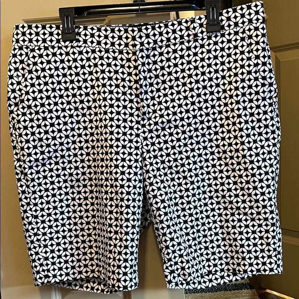 Banana Republic Geometric Black and White Women's Bermudas